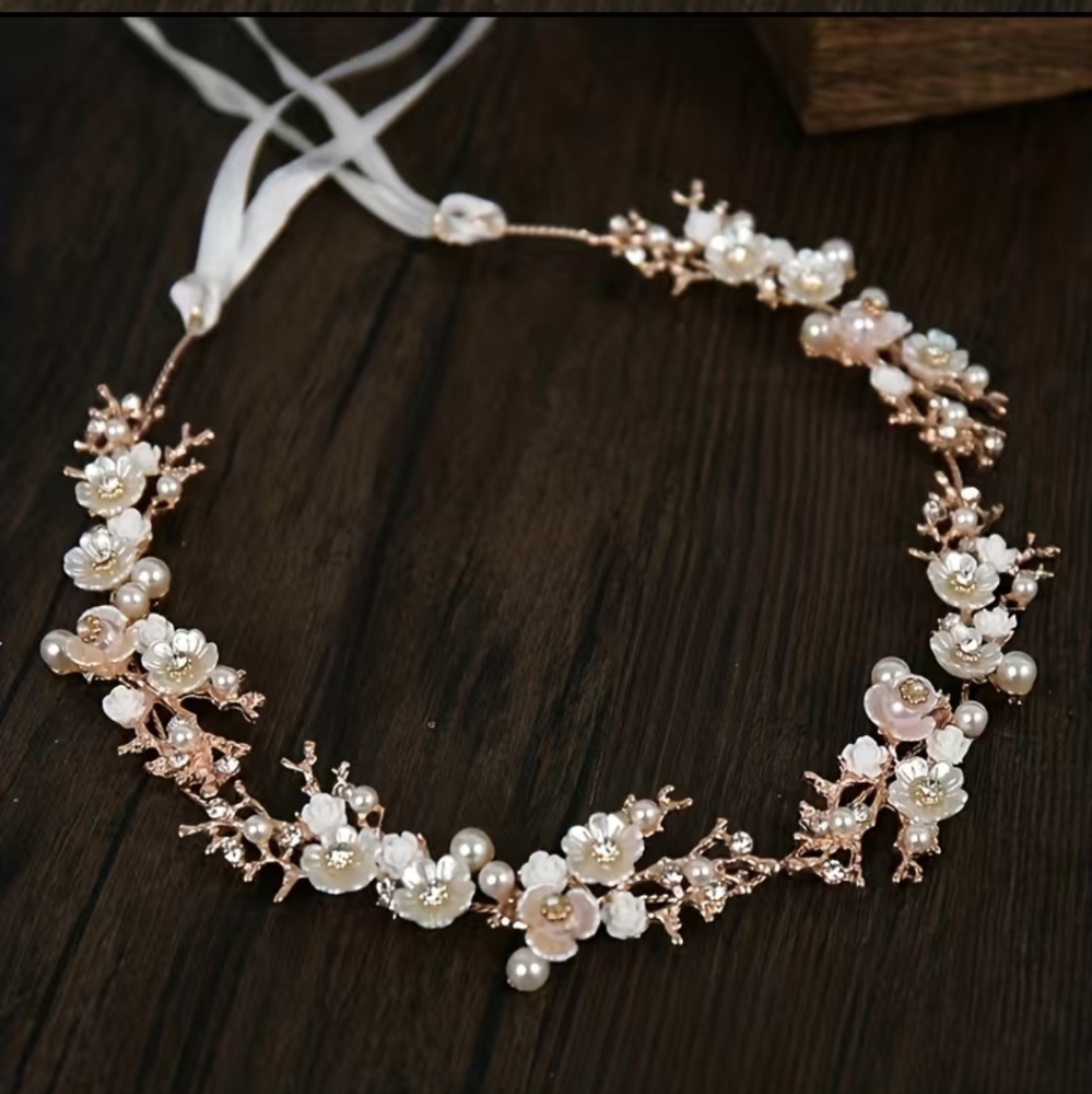 Wedding floral hairpiece